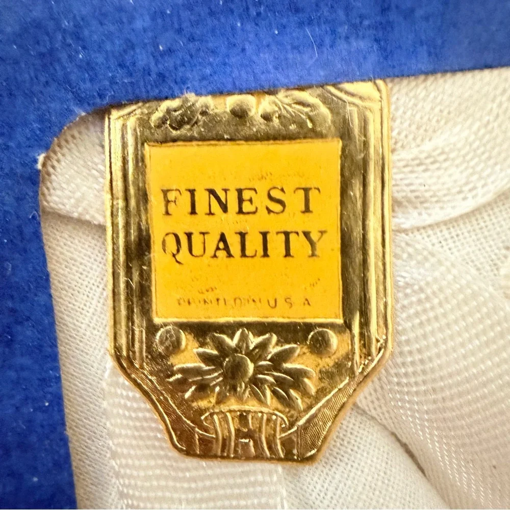 NIB Vtg Fine Quality Handkerchief Napkins Pack of 4, Embroidered Letter,‎ White